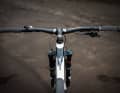 Breites Cockpit mit Riserbar: Das haben alle Jeffsy-Bikes gemein.