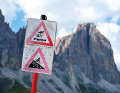 Auch typisch Dolomiten: Das steile Gefälle mit tiefem Schotter ist zu recht gefürchtet.