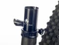 Adapter-Lösung: Mit Hilfe von Reduzierhülsen lassen sich Sitzrohre mit zu großem Innendurchmesser problemlos reduzieren. Selbst nur 0,7 Millimeter starke Hülsen, um eine 30,9er-Stütze in einem 31,6er-Rahmen fahren zu können, sind mittlerweile erhältlich (z. B. von Vecnum). In Verbindung mit Hülsen immer auf eine ausreichende Einstecktiefe im Rahmen achten.