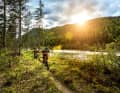 Grillen, surfen, biken: Die Isar ist Münchens größter Outdoor-Spielplatz.