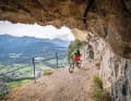 Die ewige Wand ist zum Wahrzeichen der Bike-Region um Bad Goisern avanciert. Wer schon mal an der Salzkammergut Trophy teilgenommen hat, kennt diese Felsgalerie gut.