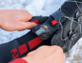Socken mitnehmen: Die Bike-Winterschuhe sind relativ schwach isoliert. Umso wichtiger sind dicke Socken. Baumwollmischungen sind ungeeignet. Trekking- oder Langlaufsocken mit Wollanteil halten auch feuchte Füße warm. Sie erfordern oft eine Schuhgröße mehr. 