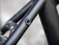Rennstahl 853 MTB Trail: Der Stahlrahmen hat Gewinde-aufnahmen, um einen Gepäckträger für lange Reisen zu montieren.