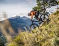 Bikes wie das Mondraker Foxy R schaffen einen fließenden Übergang in die Enduro-Kategorie. Hier bleiben bergab bestimmt keine Wünsche offen.