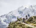 All Mountains sind weder Enduro noch Trailbike. Nichts Halbes und nichts Ganzes, sagen die einen. Von Alleskönnern schwärmen die anderen. Was können die Bikes um 3000 Euro wirklich? Und wie hat sich ihr Charakter in den letzten Jahren gewandelt?