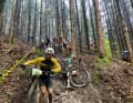 Teilweise erinnerten die Rennen mehr an Tough Guy-Läufe als an Mountainbike-Rennen. Selbst der Chicken Way, der um die gefährliche Wurzelabfahrt herumleitete, wurde zur Schlitterbahn.