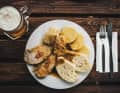 Schweine-braten mit Kraut und Knödel – deftige Grundlage für einen anstrengenden Trail-Tag.