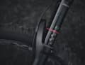 Im Stoic 4 steckt im Steuerrohr eine Rockshox Pike Select mit DebonAir-Luftfeder und Charger RC-Kartusche.