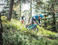 Unser Test zog sich diesmal über einen längeren Zeitraum. Gefahren wurden die Bikes zunächst in den Alpen und später noch einmal im direkten Vergleich in Rheinland-Pfalz.