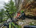 In einer kurzen Gewitterpause erzählt „Downhill-Ritter“ Ross Turner (69), warum La Grave für ihn die Vorstufe zum Paradies ist.