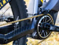Der Yamaha PW-X2 treibt das Bike an. Das Kettenblatt ist eine Haibike-Konstruktion, der Kettenstrebenschutz sorgt für Ruhe im Heck, die leichten Laufräder für ein transparentes Handling.