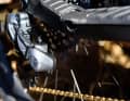 Der Horst-Link des klassischen Viergelenkers sitzt in der Kettenstrebe. Die Sram XX1 AXS Eagle sortiert die Gänge.