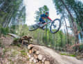Catch me, if you can! Bergab ist das Kenevo SL die neue Referenz für E-Mountainbikes. Extrem schluckfreudig, fahrstabil, sicher und gut im Handling. Ein Freerider mit eingebautem Shuttle für viiiiiiel Spaß, wenn es runtergeht.