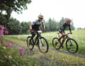 BIKE-Mann Henri Lesewitz und Gasttester Andy Scholz kneten über die erste Runde von drei zu fahrenden Runden.
