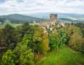 Die Ruine Weißenstein hinter Regen markiert den höchsten Punkt des Pfahl-Felsenzugs auf 
758 Metern. Die Burg wurde von den Panduren niedergebrannt.