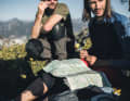 Die Teilzeit-Locals Florian aka „Eastside“ und Stefan alias „Westside“ beim Kartenstudium.