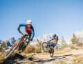 Aufsteigen, losfahren und genießen – egal, was der Tag bringt. Diesen Sorglos-Charakter wollen moderne All Mountains liefern. Mit den neuen Flitzern von Ghost und Stevens haben wir zwei Bikes für alle Fälle zum Duell gebeten.