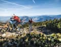 Die letzten Höhenmeter zur Cima Paganella stehen an, hier beim Fotoshooting in der Bike-Region Dolomiti Paganella. Das Etschtal liegt 1800 Höhenmeter tiefer – da kann ein großer Akku nicht schaden. Der 750er-Powertube von Bosch ist nicht einmal Spitzenreiter im Testfeld.