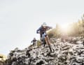 Das Cube Stereo Hybrid 140 ist kein rassiges Enduro-Bike. Dennoch nimmt es ruppige Schlüsselstellen gelassen. Mit den 150-Millimeter-Bikes von heute ist schweres Gelände kein Problem.