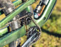 Cannondale Jekyll 1: Dank des hohen Drehpunkts kann das Hinterrad bis zu elf Millimeter nach hinten ausweichen.