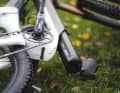 Scott Patron eRide 900 Tuned: Im Unterrohr verbirgt sich der 750-Wattstunden-Akku. Nimmt man die Abdeckung ab, kann der Energieträger mit einer Schlaufe nach unten aus dem Unterrohr gezogen werden.