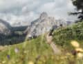 Im Alta Badia (Oberes Gadertal) kurbelt man auf Hochalmen, die von Dolomiten-Giganten umringt sind.