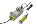Aqua2Go Pro: Ersatzteile im Lieferumfang, autark nutzbare Pumpeneinheit sowie Akku-Lampe und USB-Powerbank.