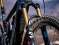 Santa Cruz setzt bewusst auf die Fox'36, um das Heckler vom Enduro-Boliden Bullit abzugrenzen. Im Topmodell steckt natürlich die Top-Variante Factory mit Grip2-Dämpfung.