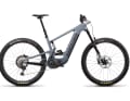Die XT-Version geht für 9999 Euro über die Ladentheke. Die Fox 36 Performance Elite ist der teureren Factory-Variante nahezu ebenbürtig. Die Laufräder setzen auf Alu-Felgen von Race Face, geschaltet und gebremst wird mit Shimanos XT. Der Rahmen setzt auf das günstigere C-Carbon.