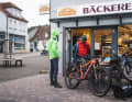Die Bikes von Santa Cruz und Cannondale könnten wohl ohne Pause Kilometer sammeln. Um mit den Bikes mithalten zu können, galt es für unsere Tester, auch den eigenen Motor am Laufen zu halten.
