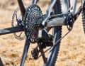 An allen LAST-Rahmen kommt der Universal Derailleur Hanger von Sram zum Einsatz. Das standardisierte Schaltauge ist mit jedem Schaltwerk kompatibel, was die Suche nach Ersatzteilen besonders auf Tour oder im Bike-Urlaub erleichtert.