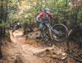 Günstige Enduros im Duell: Was können Cube Stereo Hybrid 160 und Haibike NDuro für rund 5500 Euro? Sind sie bereit für hartes Gelände?