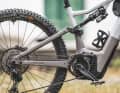 Das neue Jam² setzt statt des komplizierten Fold-Hinterbaus auf den gleichen klassischen Viergelenker wie das Light E-MTB Jam² SL. Im Bosch-Bike hat uns der Hinterbau deutlich besser gefallen.