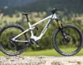 Das Maxon-System gibt es mit fest verbautem 250-Wh-Akku. Eine größere Batterievariante soll folgen. Transalpes E1 EN: 170/160 mm / 29 Zoll / 17,6 kg