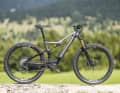 Das Rise H von Orbea kommt mit 540 Wattstunden. Die Carbon-Modelle setzen auf kleinere Akkus mit 360 Wh - in beiden Fällen fest verbaut. Orbea Rise H 10: 150/140 mm / 29 Zoll / 20,1 kg