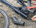 Beim Haibike geht der Akku nach unten raus, bei Cannondale wird er klassisch nach vorne entnommen. 