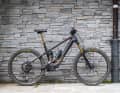 Das neue Orbea Wild kommt mit fest verbautem Akku. Dadurch wiegt selbst unser Testbike mit Alu-Laufrädern, Downhill-Reifen und 750er Akku nur knappe 23 Kilogramm.