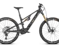 Minimal-Assist-E-MTB Rotwild R.E 375: Pro Die Edelschmiede aus Hessen verkauft nur noch E-Bikes. Der Shimano EP8 des R.E 375 besitzt zwei Fahrprofile: So kann es als Minimal-Assist gefahren werden oder bei Bedarf auch als Full-Assist – dann ist der 375-Wattstunden-Akku allerdings im Nu leer. Das Bike (170/160 mm) rollt auf 29-Zoll-Laufrädern. Gewicht: ab 21,4 kg. Preis: 9499 Euro 