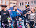 Best-Trick-Kandidaten unter sich (von links nach rechts): Thomas Lemoine mit Atomfrisur kann zum Haupt-Event wegen Verletzung leider nicht starten. Nicholi Rogatkin mit seinem visierlosen Helm, Slope­style-Dominator Emil Johansson und Frontflipperin Caroline Buchanan.