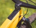 Auch das ins Oberrohr eingelassene Display überzeugt. Gut ablesbar und mit den entscheidenden Informationen bestückt. Die Kabel unter dem Display klackerten am Test-Bike aber extrem.