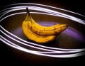 Viele Biker setzen auf die Kraft der Banane. Die gelbe Frucht ist ein Radsport-Superfood mit vielen Kohlenhydraten und Mineralien.