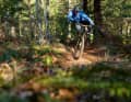 Bryn Atkinson styled auf seine einzigartige Weise durch die Trails.