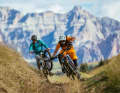 Light- oder Minimal-Assist-Bikes gibt es inzwischen quer durch alle Kategorien: von Down-Country- über Trailbikes bis hinauf zu federwegsstrotzenden E-Enduros.