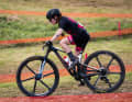 Bei Isla Short vom Ghost Factory Racing Team passt der Name zur Körpergröße: Die 154 cm kleine und 48 Kilo leichte XC-Fahrerin greift auf Rahmengröße XS im Worldcup an.