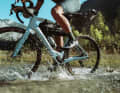 Der E-Bike-Hersteller Advanced steigt auch ins Gravelsegment ein und präsentiert das Offroad Pro Gravel.