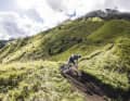 Oben in den Almwiesen kurven die Trails an der Sella flowig durch fette Almwiesen.