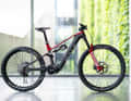 Das Sonic EN-R ist das neue Vollgas-Enduro von Bulls. 170/160 Millimeter Federweg, Vollcarbon-Rahmen und der neue Bosch-Motor sind die wichtigsten Eckdaten. Dank des leichteren 600er Akkus liegt das Gewicht nur bei 21,96 Kilogramm (BIKE-Messung).
