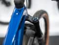 In der Front steckt eine Zeb Ultimate. Im Serienbike wird's eine neue Charger 3.1, hier noch die alte Ultimate-Gabel im Messebike.