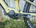 Boschs Performance SX spielt mit zwei Kilo Gewicht voll in der Light-Klasse. Bei hoher Trittfrequenz schiebt er aber richtig stark an und hat dann mehr Power als andere Light-Motoren. Das macht sein Fahrgefühl so spritzig.