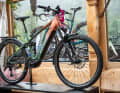 Das MTC 120 schlägt als klassisches SUV-Fully die Brücke zwischen Trekkingrad und Mountainbike. Der Rahmen erinnert schon stark an das neue E-Enduro RS 160.